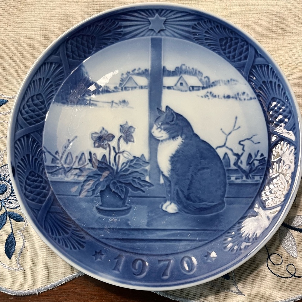 Royal Copenhagen plate featuring cat and Christmas flower.